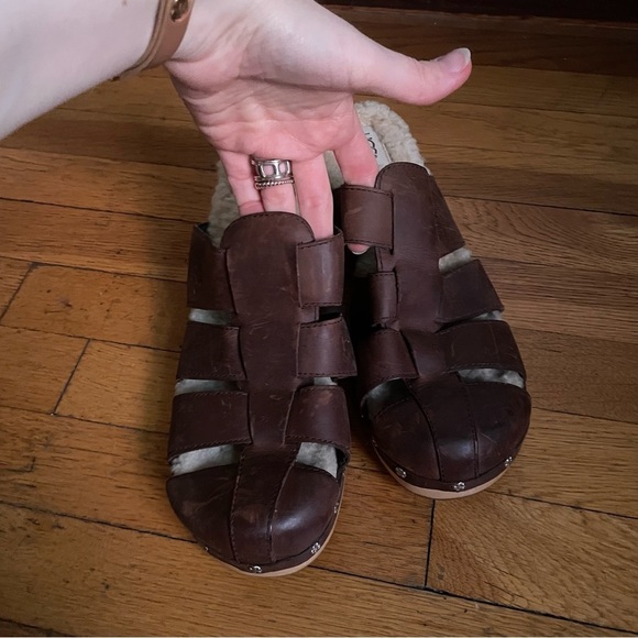 UGG Brown Leather Fisherman Mules Sandals Comfortable Clogs Shearling sz 11 - Picture 2 of 12